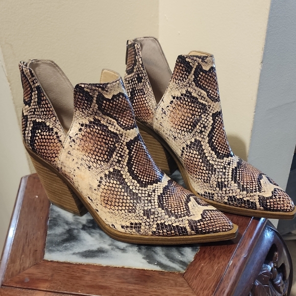 Vince Camuto Beige and Black Snakeskin Ankle Booties - Picture 2 of 5